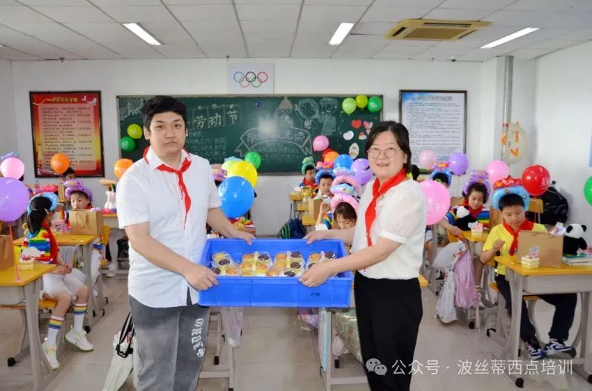 這個(gè)“六一”有點(diǎn)甜！陳聰副校長(zhǎng)跟孩子共慶節(jié)日